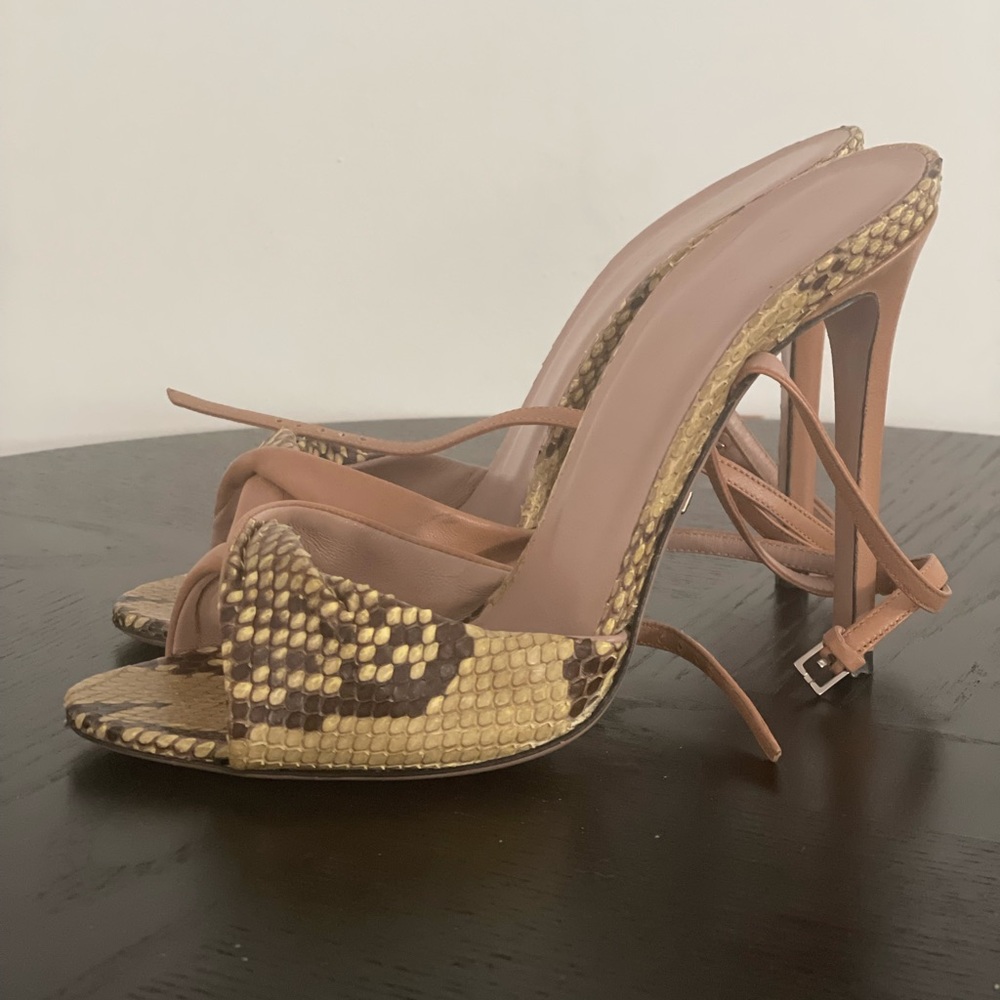Gucci stilettò heels. Soft nude calf leather and snakeskin